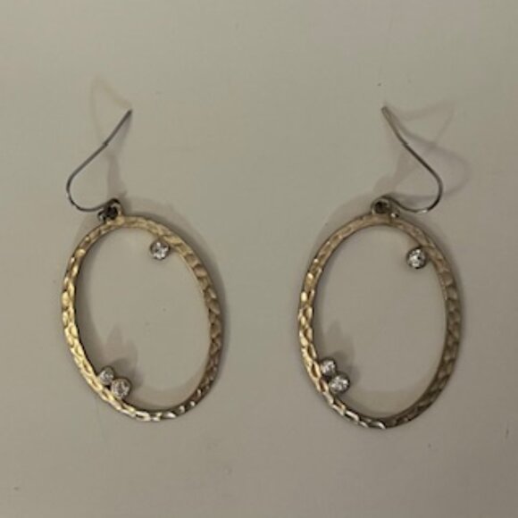 🧡3/15 Gold Color Oval Textured Hoop Hook Earrings with Sparkling Stones - Picture 4 of 6